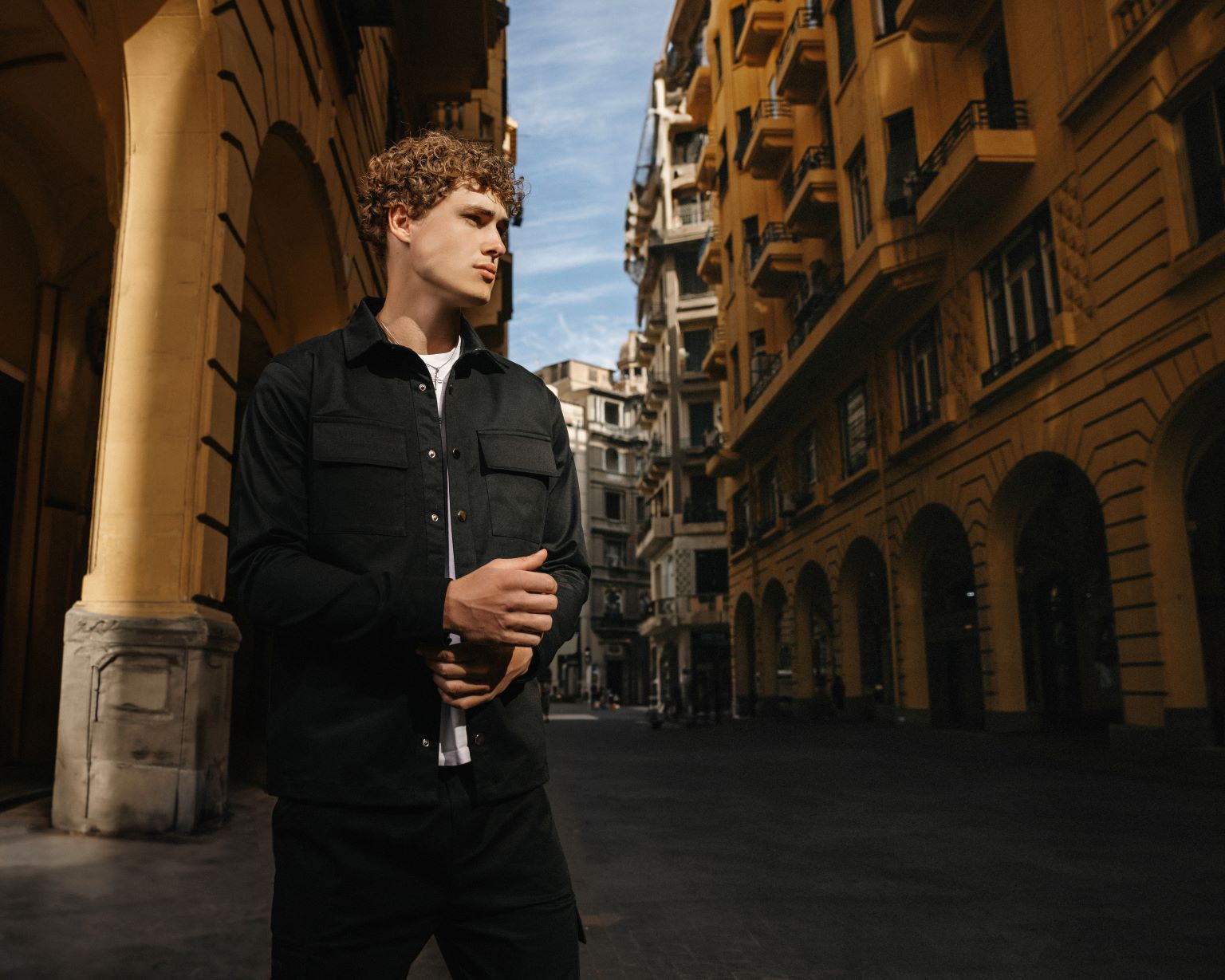 Sort cargo skjorte siden