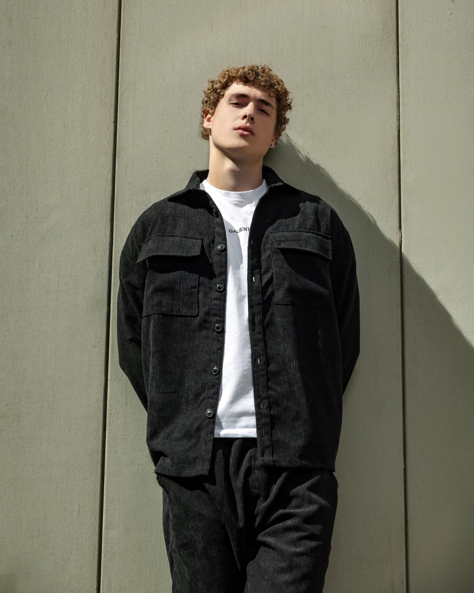 قميص كوردروي أسود