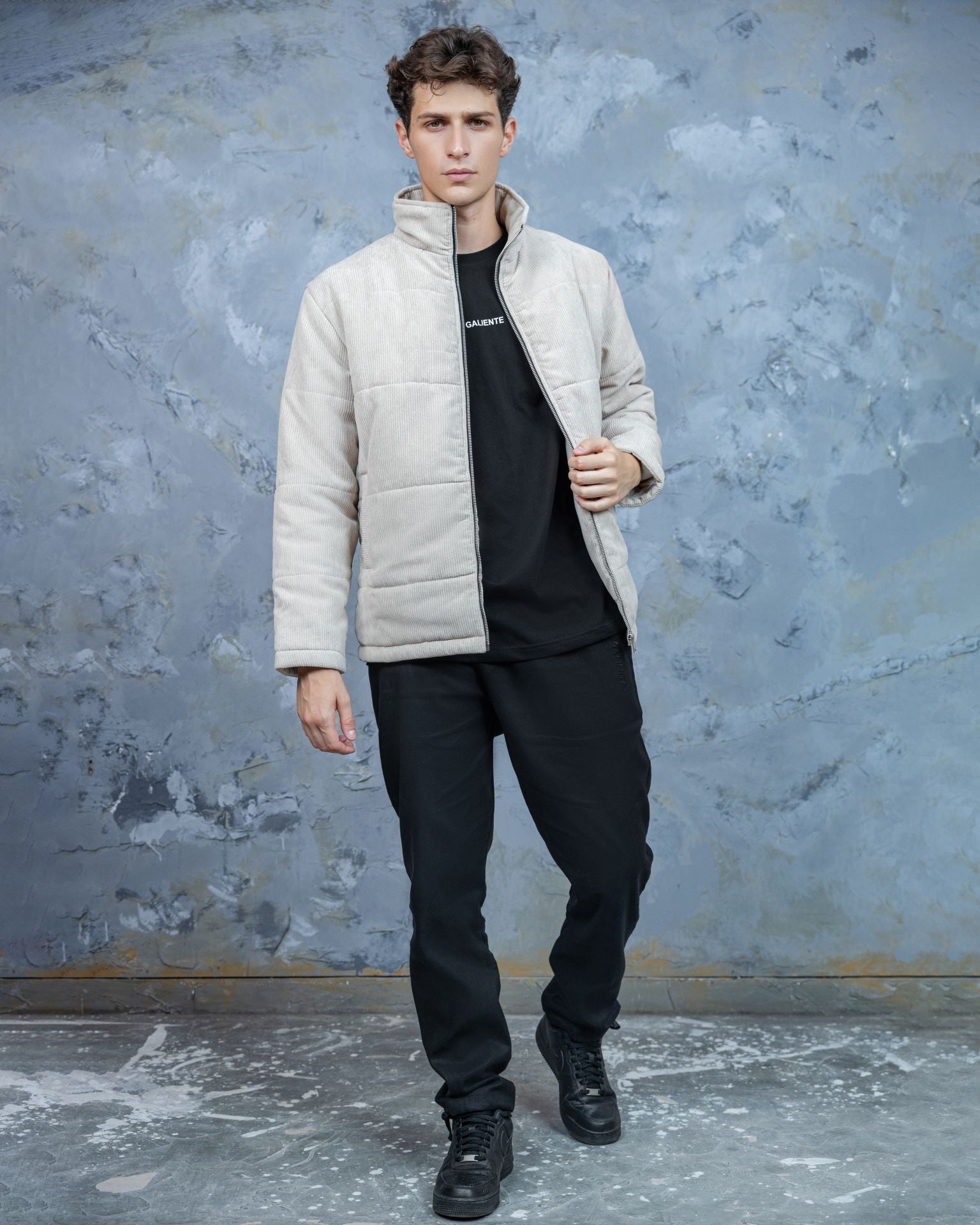 Beige fløjlsjakke front