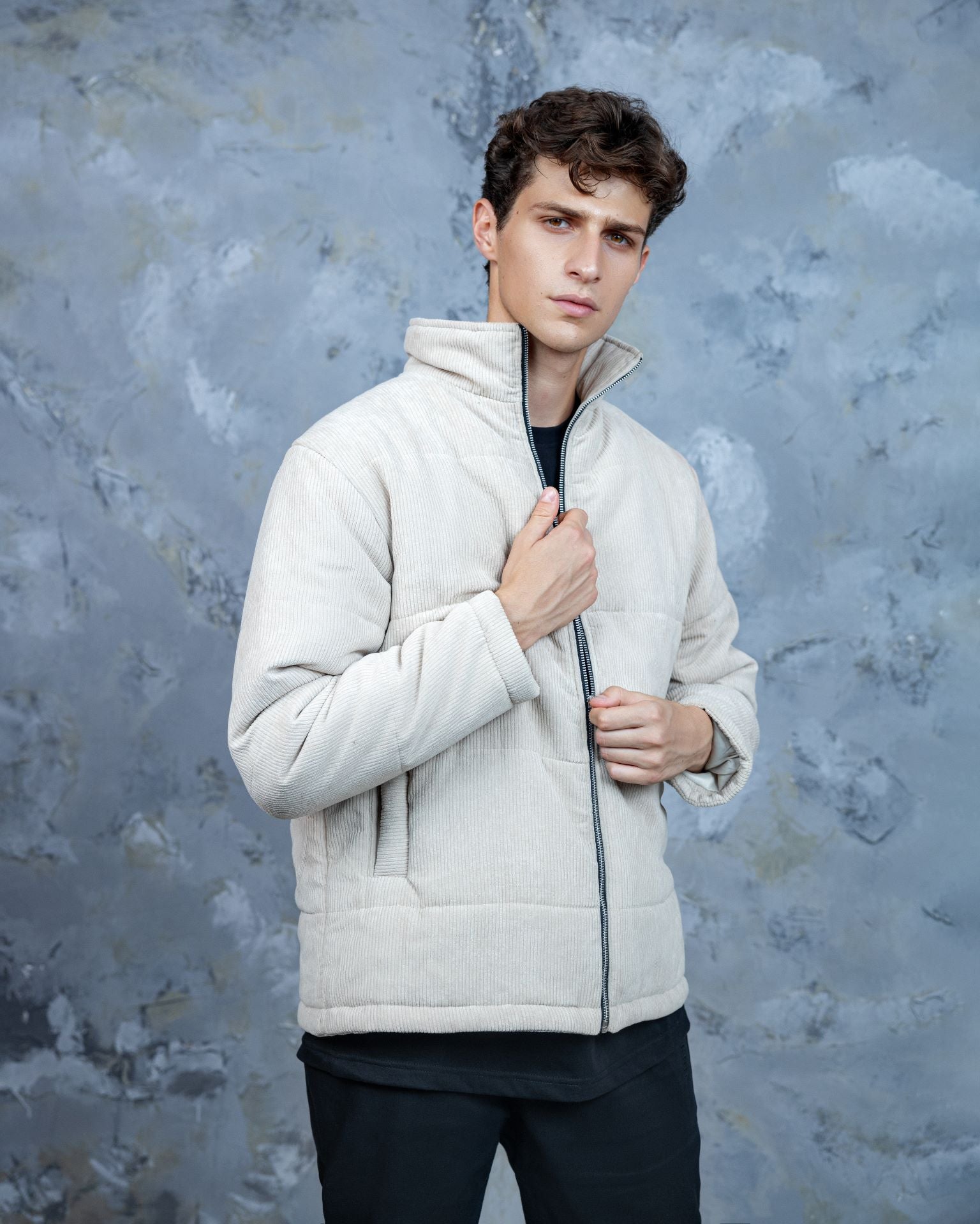 Beige fløjlsjakke closeup