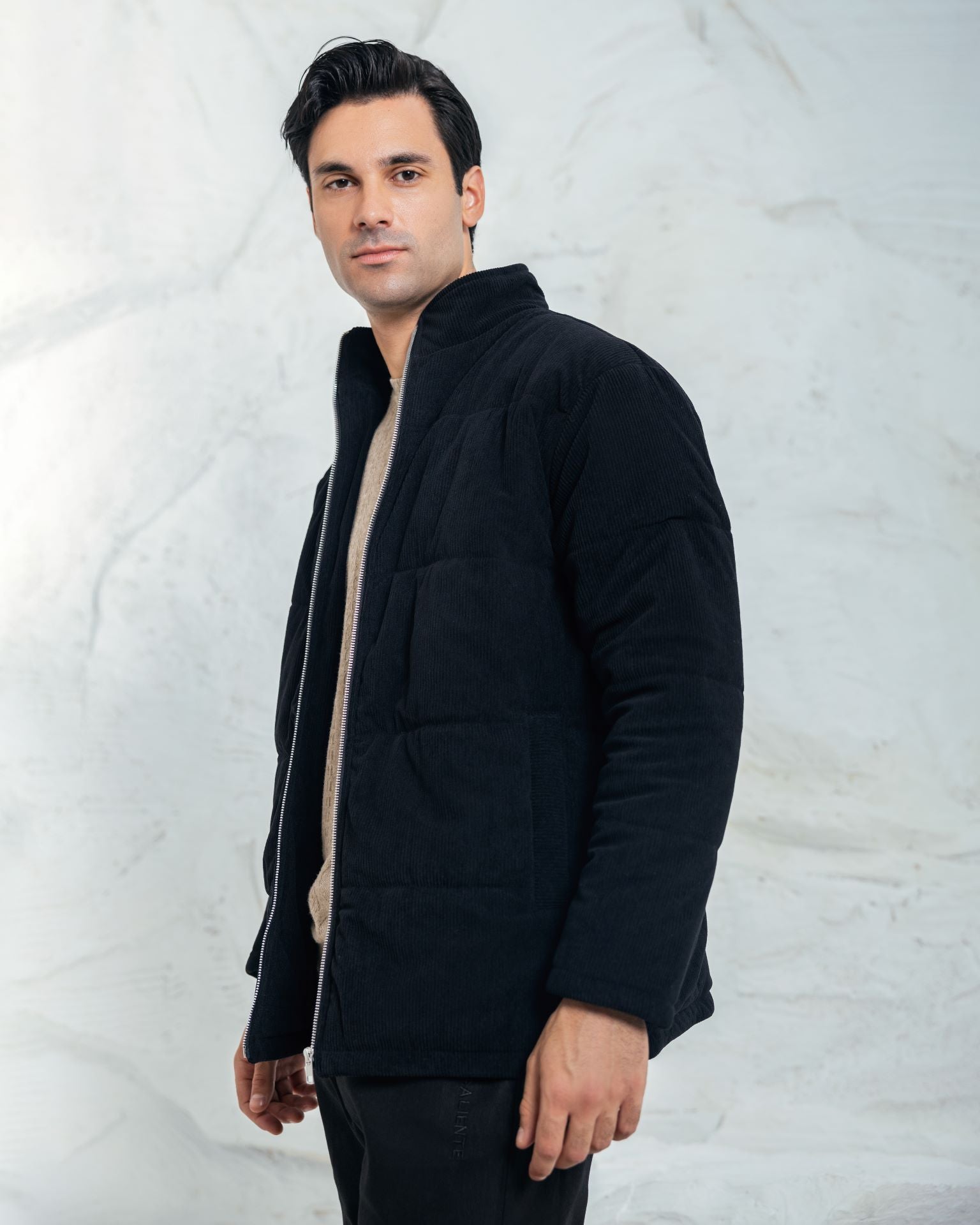 جاكيت كوردروي أسود