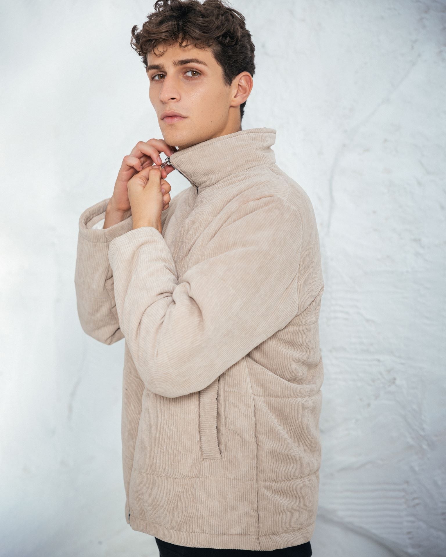 Beige fløjlsjakke siden