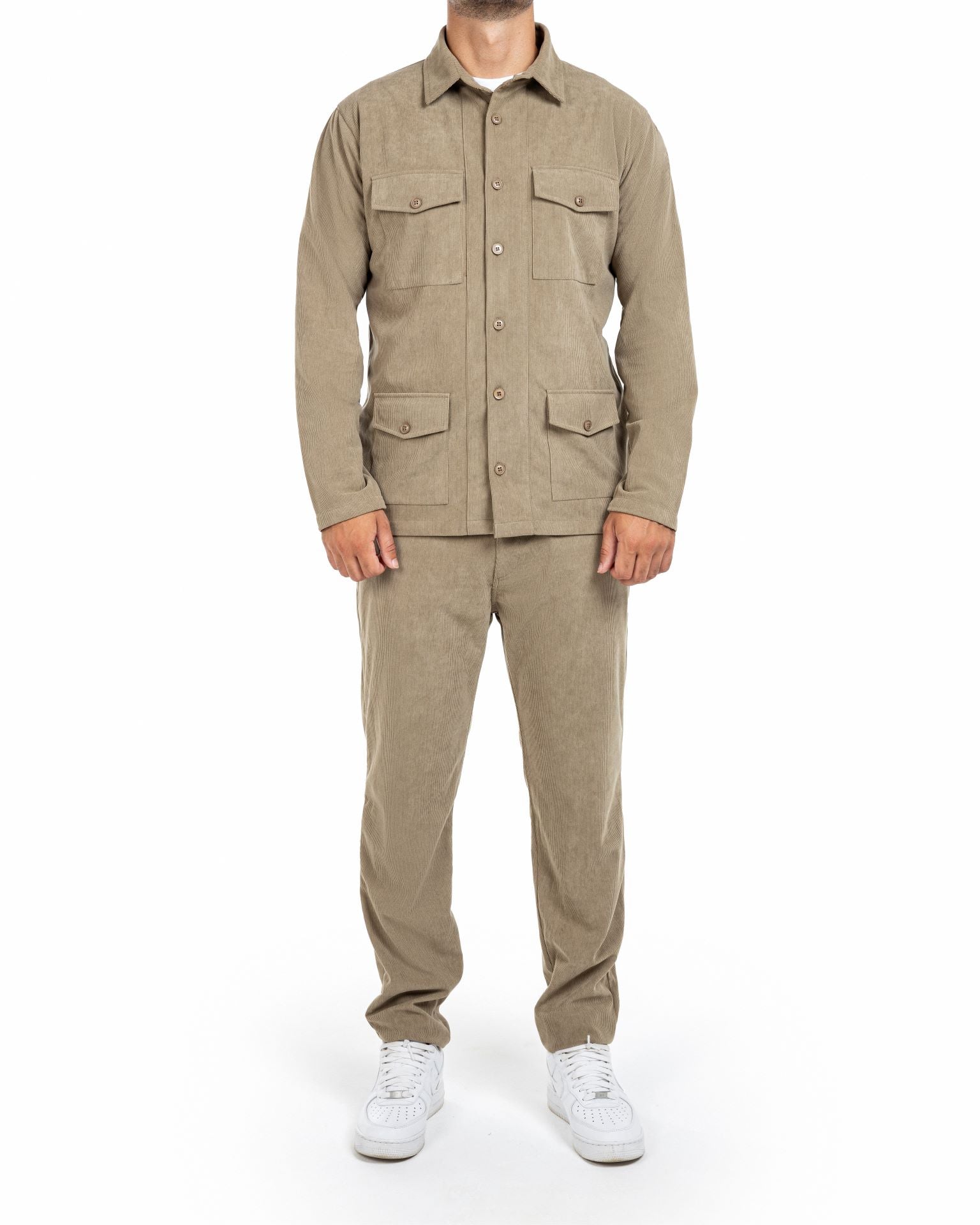 Beige fløjls jakke nær billede