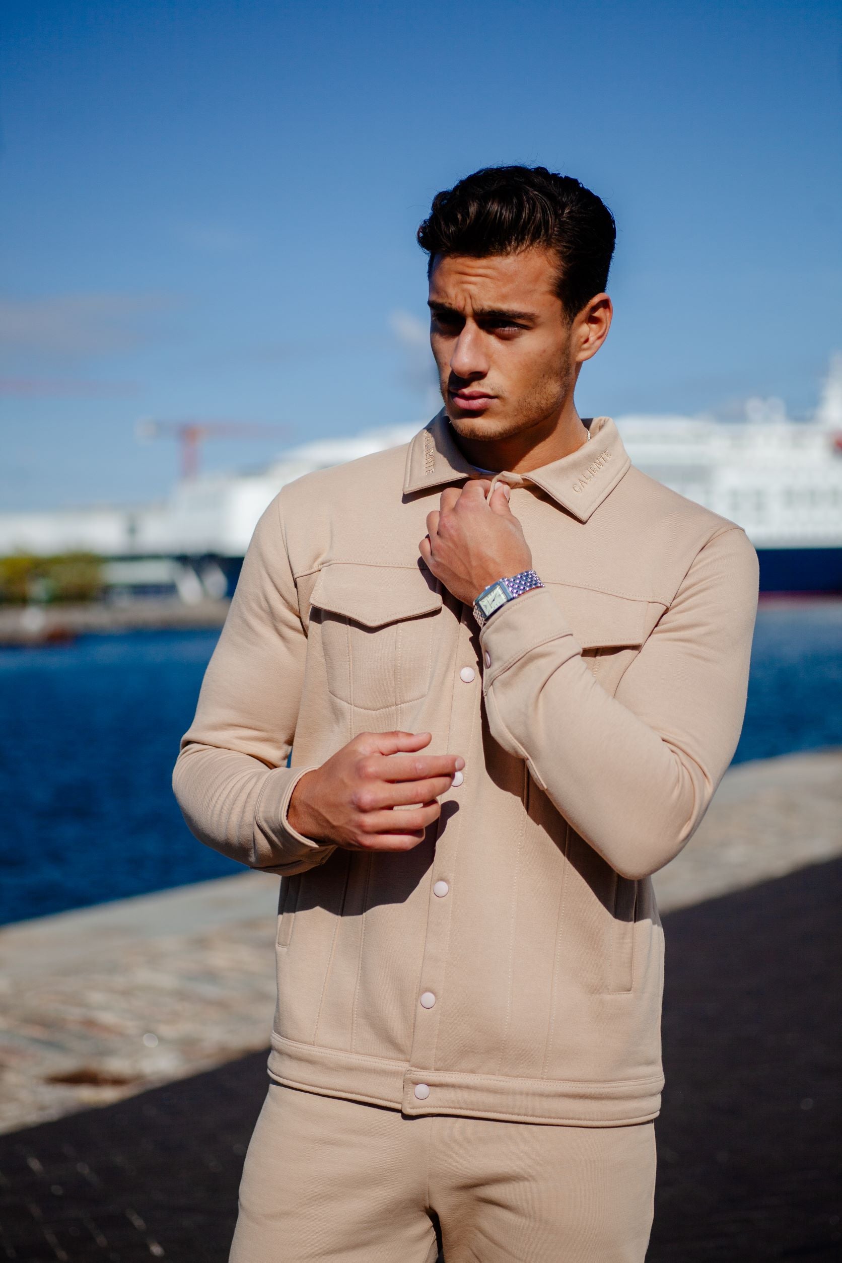 Beige jakke close-up