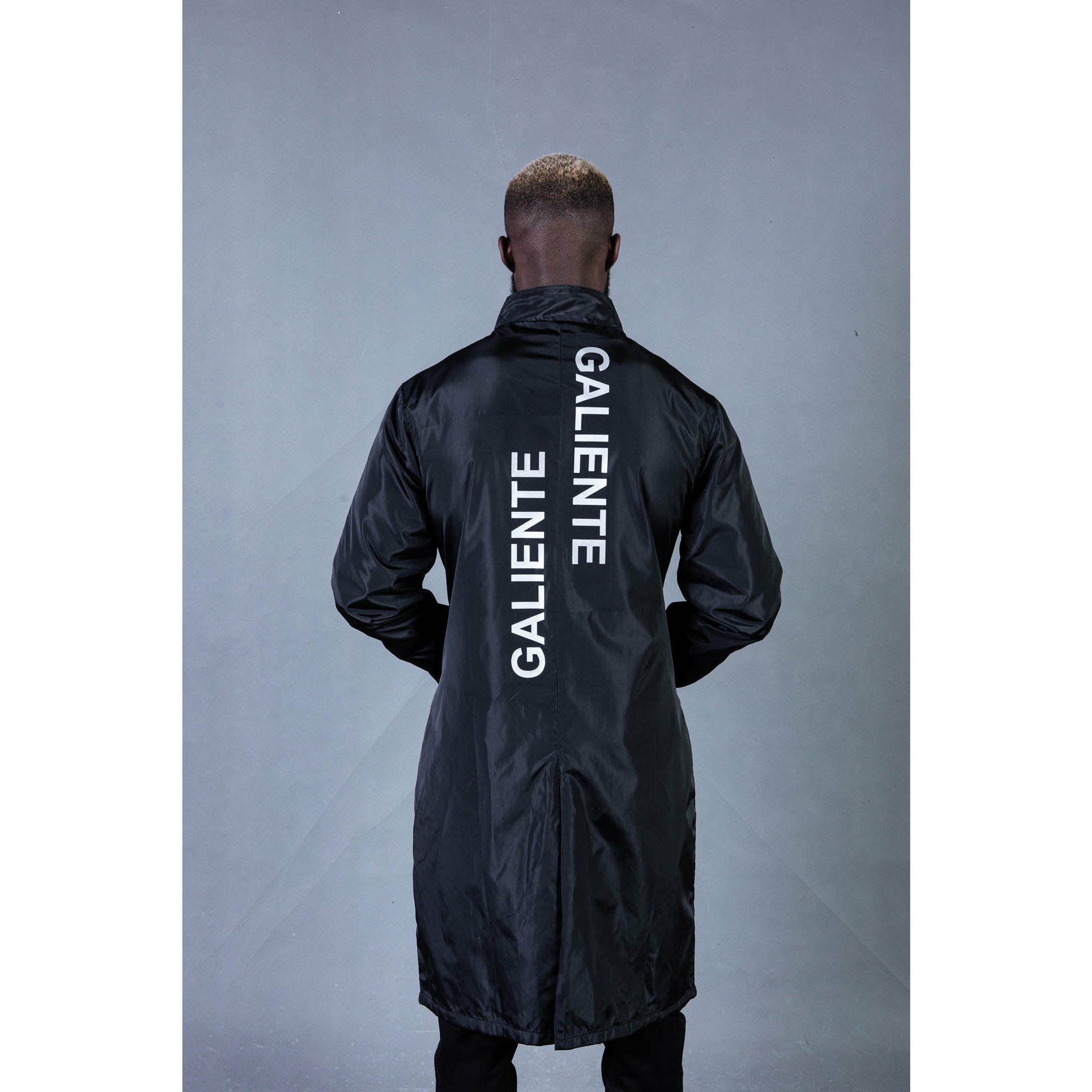 Waterproof frakke med reflektiv print