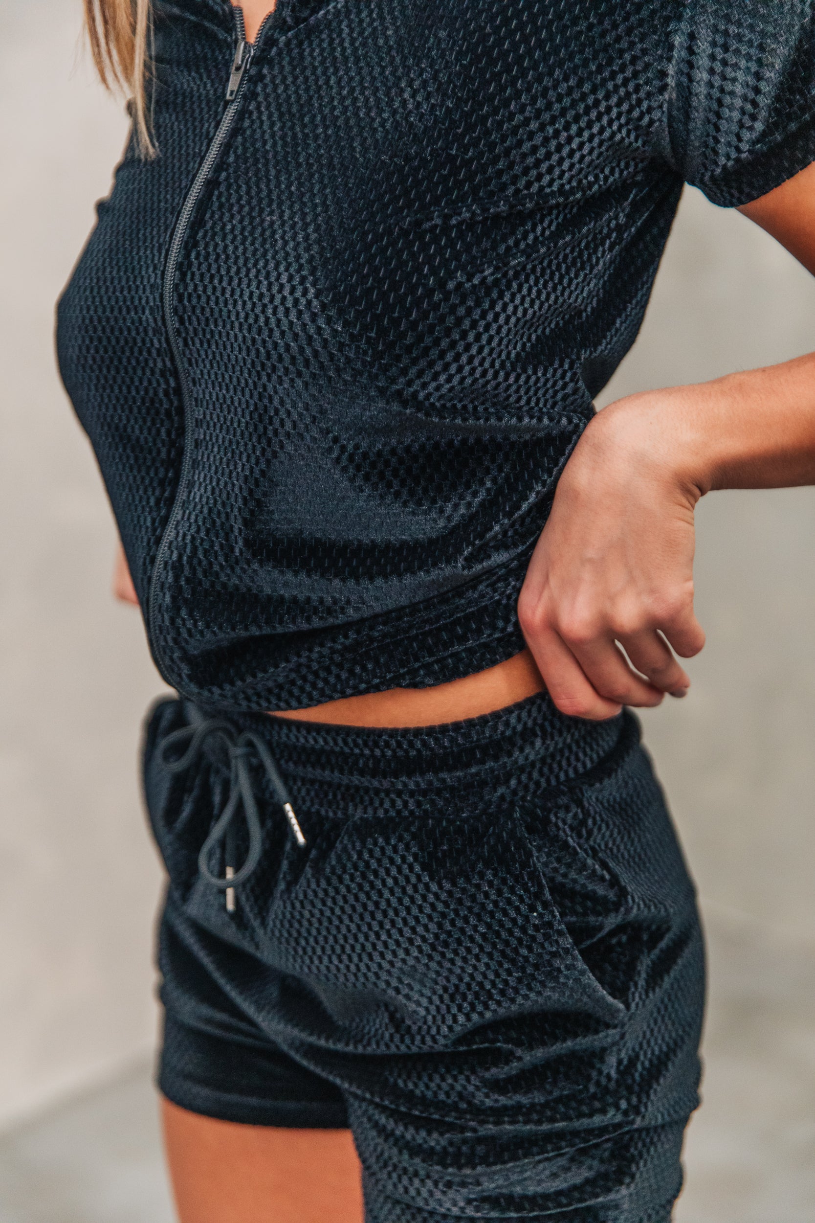 شورت قطيفة منقوش