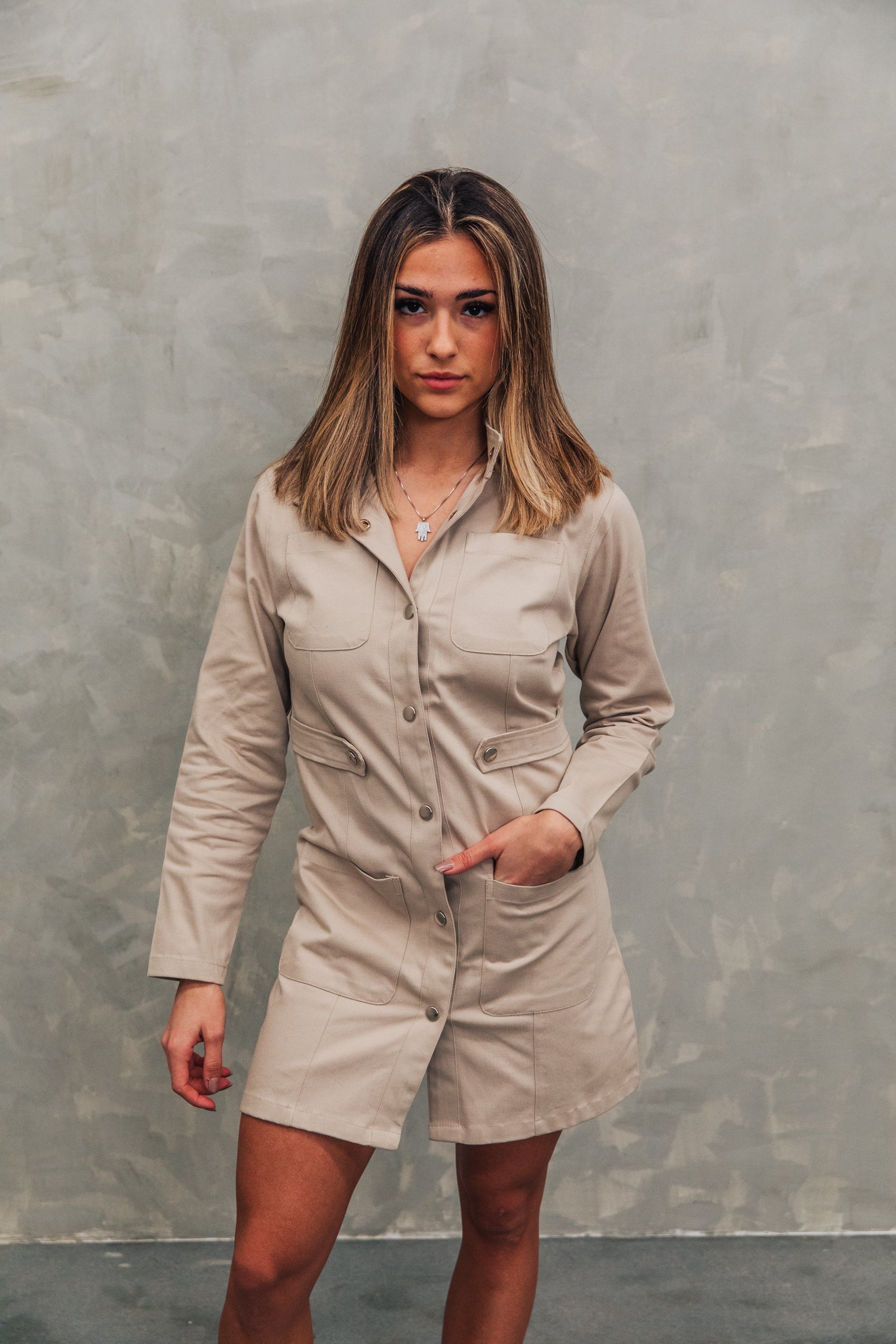 Beige cargo kjolen fuldt billede