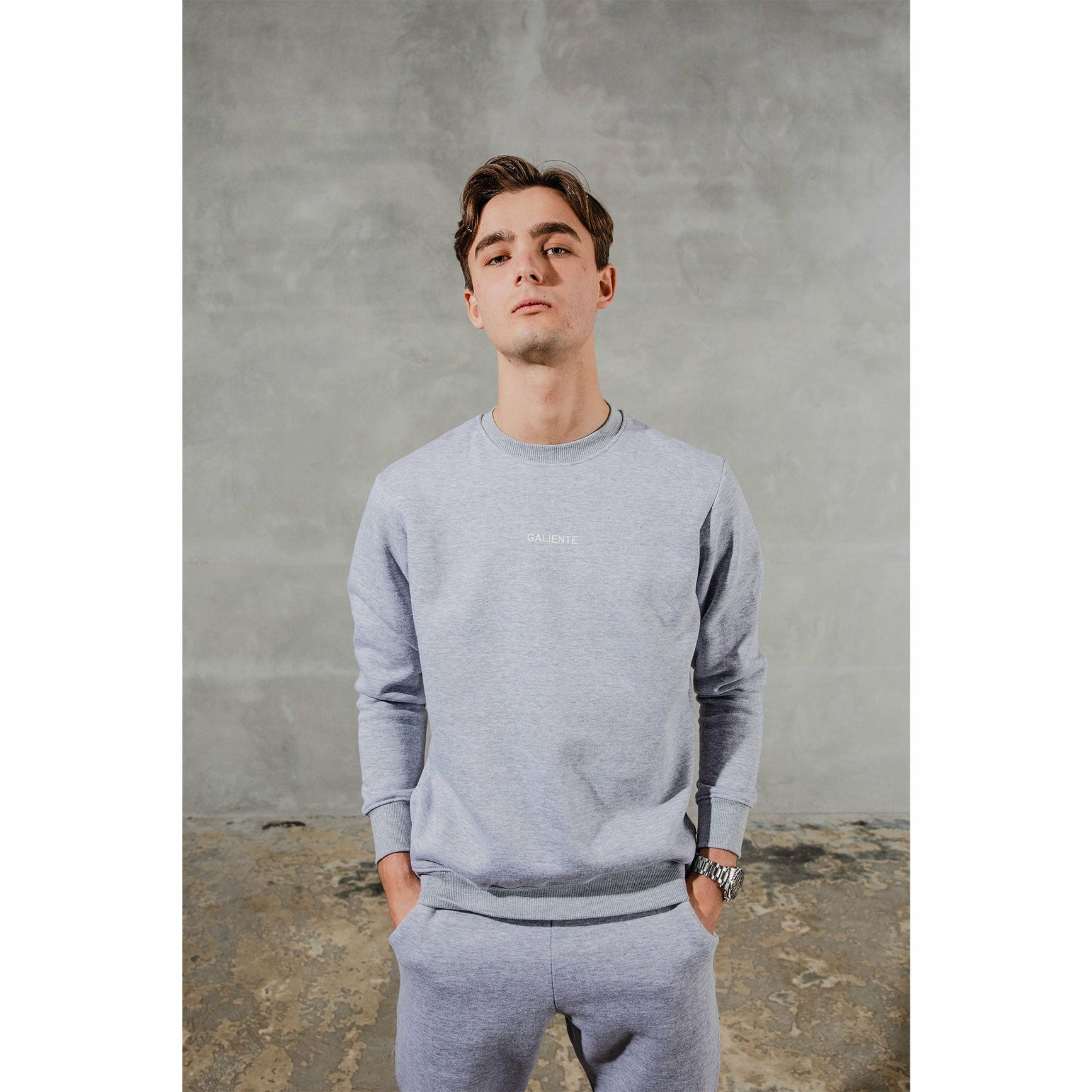 Grå melange sweatshirt closeup